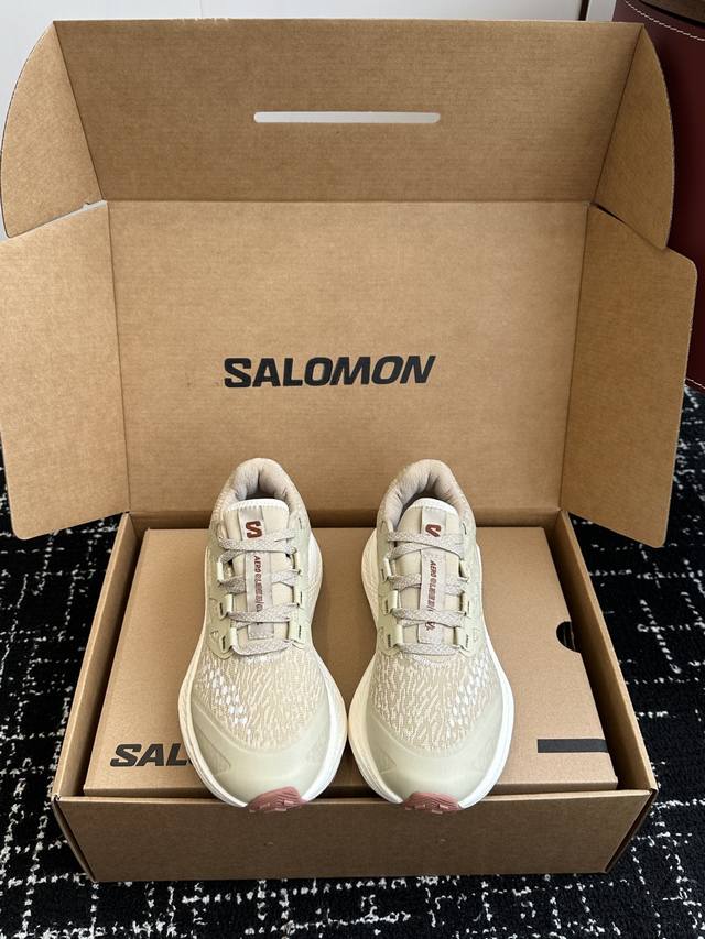 Salomon 萨洛蒙 第三代 Aero Glide 3 Grvl 鞋面：Grvl版本编织更加紧密、外侧的压胶也有防污防泼水的功效、透气性很好鞋头和中足较宽、可
