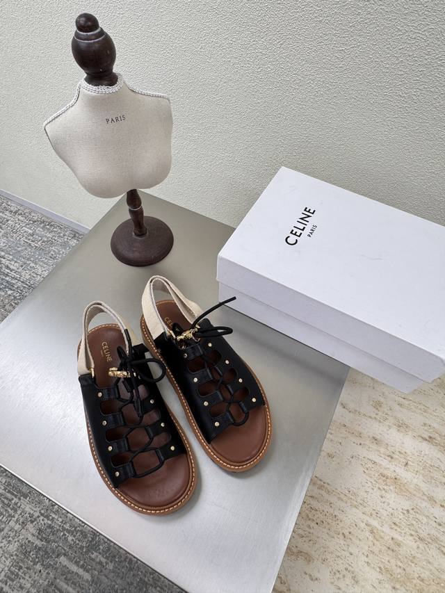 厚底双层 绑带式凉鞋 Celine 夏日专属 凯旋门样式 精品五金扣件凯旋门系列 平底凉鞋 赛琳 家族元素设计 凯旋门 一片式拖鞋 黑色 面料选用打蜡牛皮 Lo
