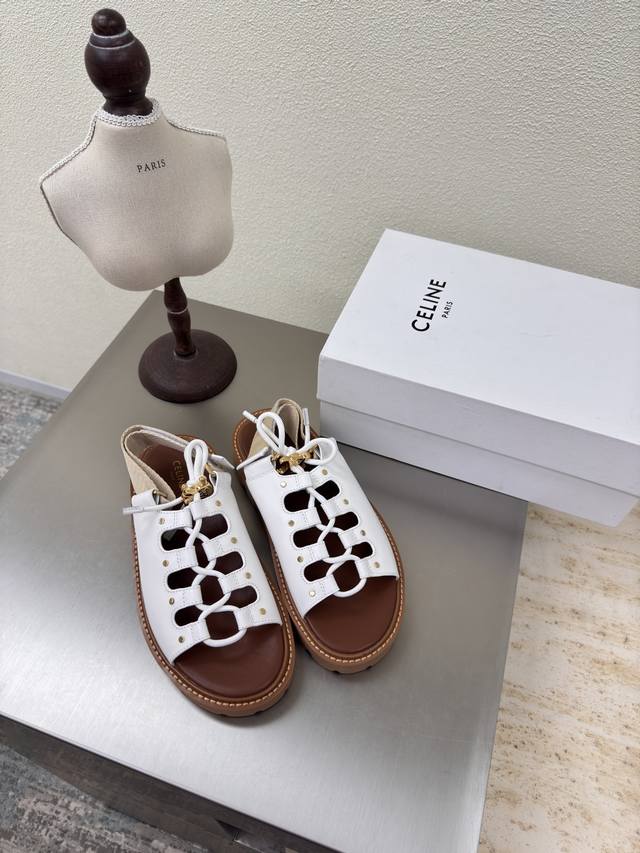厚底双层 绑带式凉鞋 Celine 夏日专属 凯旋门样式 精品五金扣件凯旋门系列 平底凉鞋 赛琳 家族元素设计 凯旋门 一片式拖鞋 白色 面料选用打蜡牛皮 Lo