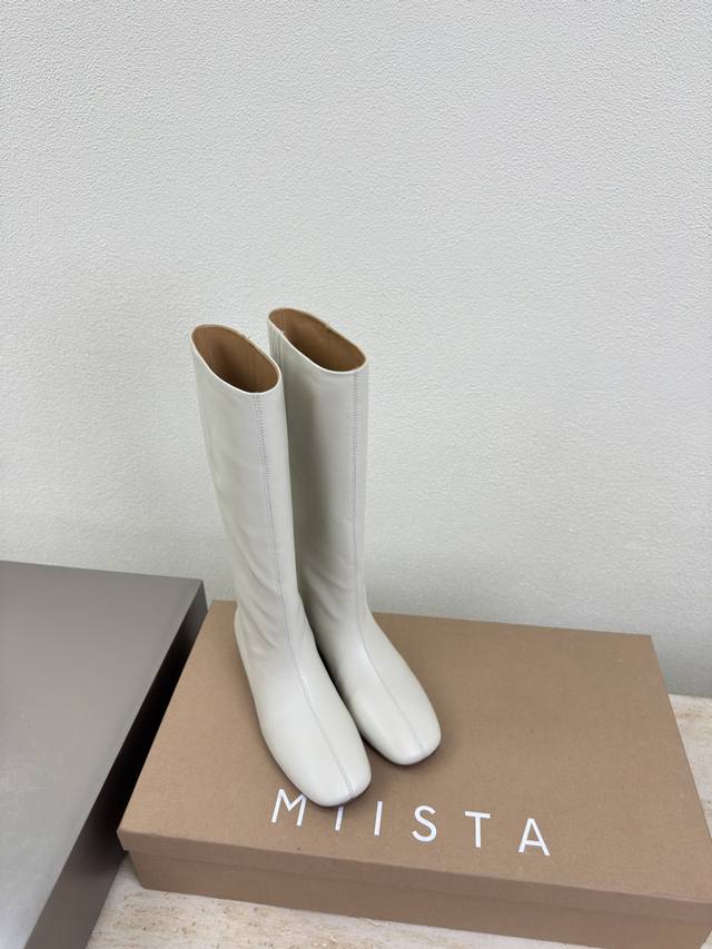 方头 一脚蹬 Miista 意大利 品牌 做旧机车靴 新品发售中 白色 厂价P 高版本 穿搭灵感双手奉上~ 小羊皮材质超软超舒适 越穿越有味道的一款精品 意大利