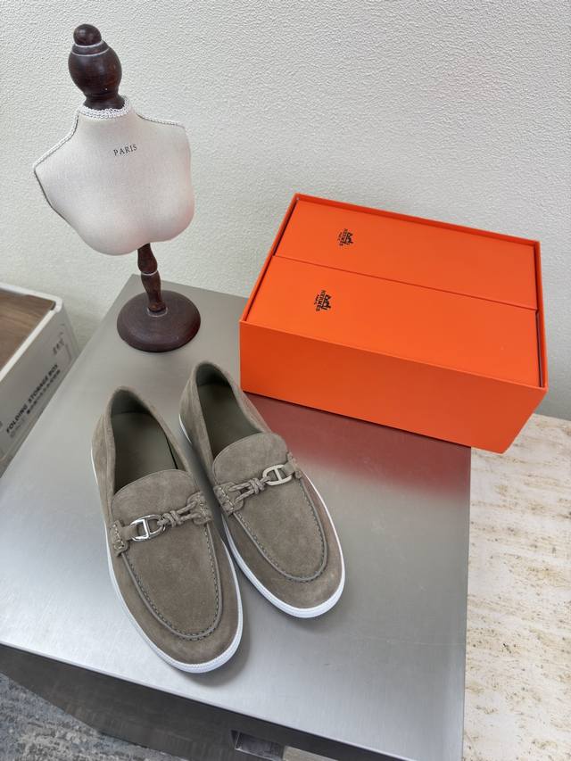 Hermes 爱马仕 H家 Game Kelly扣 厚底乐福鞋爱马仕 高版本 Hh 配手提袋 双只鞋盒包装 Game Kelly 扣 乐福鞋 卡其灰 爱马仕 J