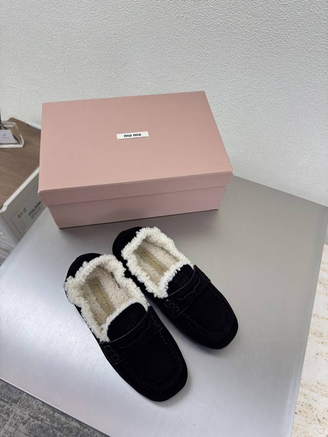 澳洲 羊毛里乐福单鞋 Miu'miu 25 秋鞋 乐福鞋系列 手工马克线缝制 鞋盖 对版舒适成型大底 系列 Miu'miu 经典舒适 制作 原版一致 成型大底