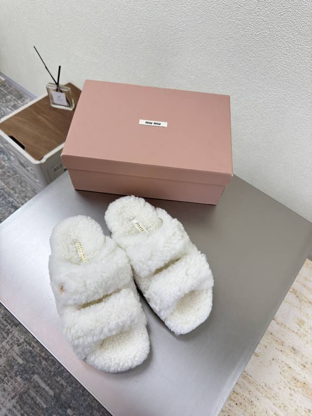 毛毛拖 澳洲 羊毛里拖着Miu'miu 25 白色 毛毛 系列 对版舒适成型大底 系列 Miu'miu 经典舒适 制作 原版一致 成型大底 高版本 面料 澳洲羊
