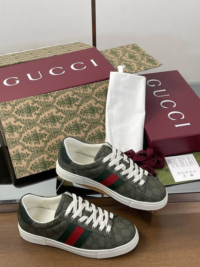 男款 Gucci 最新 早秋小白鞋经典Ace系列红绿织带P R O休闲鞋G G运动板鞋 顶级高端品质原版购入开发，匠心打造面 料：进口G G丝绸牛皮内里垫脚：进
