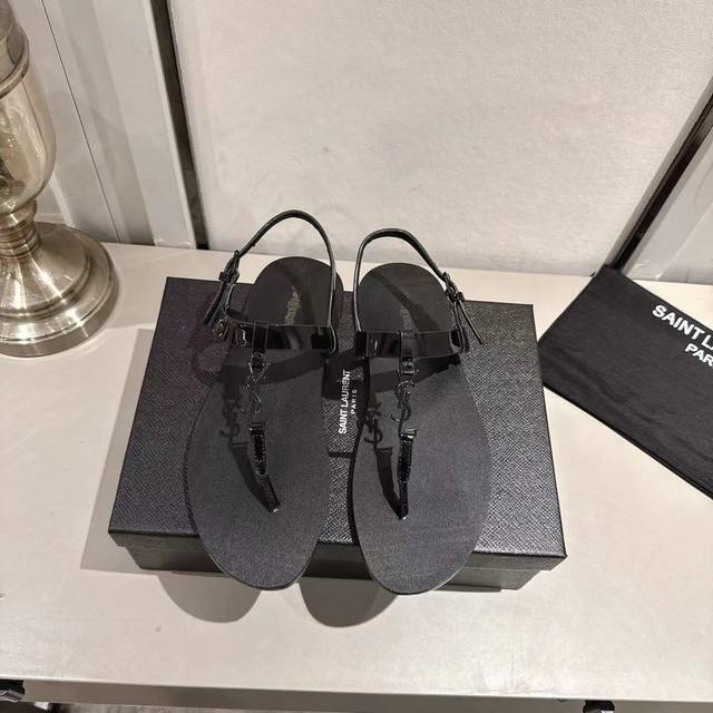 Ysl夹趾凉鞋2025新版 黑色漆皮 码数35-44 35.43.44订做 橡胶大底 真皮大底