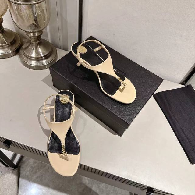Ysl夹趾坡跟凉鞋2025新版 杏色牛皮 跟高4.5Cn 码数35-44 35.43.44订做 橡胶大底 真皮大底