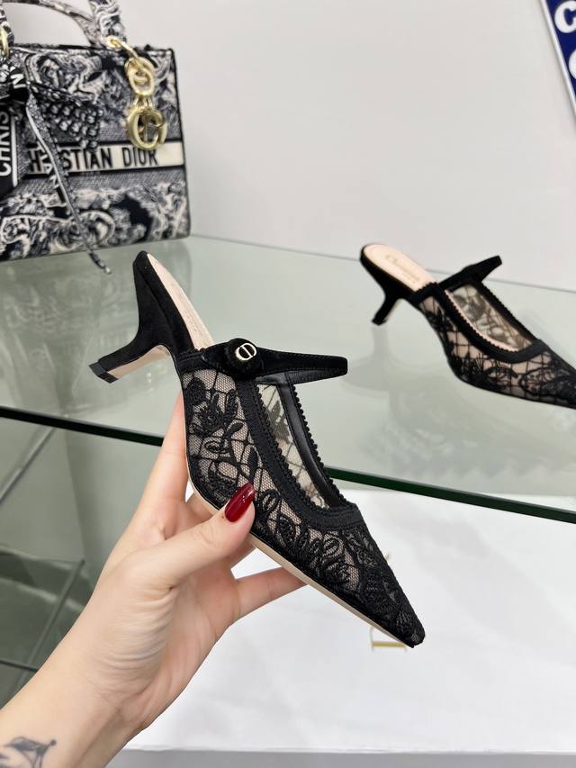 J'adior织带后空凉拖 迪奥 Dior 春夏最新色 Jardin D’Hiver 提花刺绣字母Logo市场顶级高端版本 材质：高温水溶电绣科技面料+羊皮内里