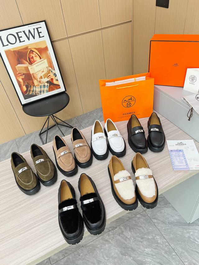 秋季顶级产品Hermes爱马仕新款真正的手工鞋，纯手工打造，必须收藏的单品！度假搭配神器！我们对精品的追求永远只要最好！不要将就！舒适及原创精神、不附和潮流、不