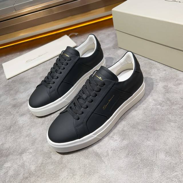 Santoni 圣东尼 意大利男士手工小牛皮真皮大底正装高帮皮鞋，这个意大利纯手工鞋履品牌的每一双鞋设计简洁经典，上脚贵气奢华，鞋面面料采用进囗小牛皮，内里进囗