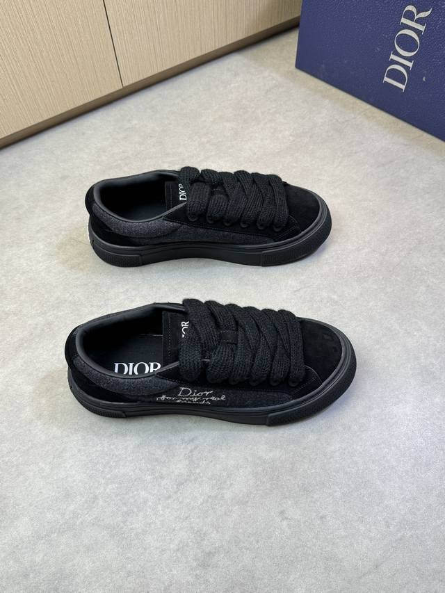 Dior 迪奥 -高端品质 原单休闲运动板鞋 -鞋面：反绒小牛皮、品牌图腾针织布匹、鞋身刺绣品牌Logo、鞋舌；丝印高周波品牌Logo -内里：水染牛皮，垫脚;