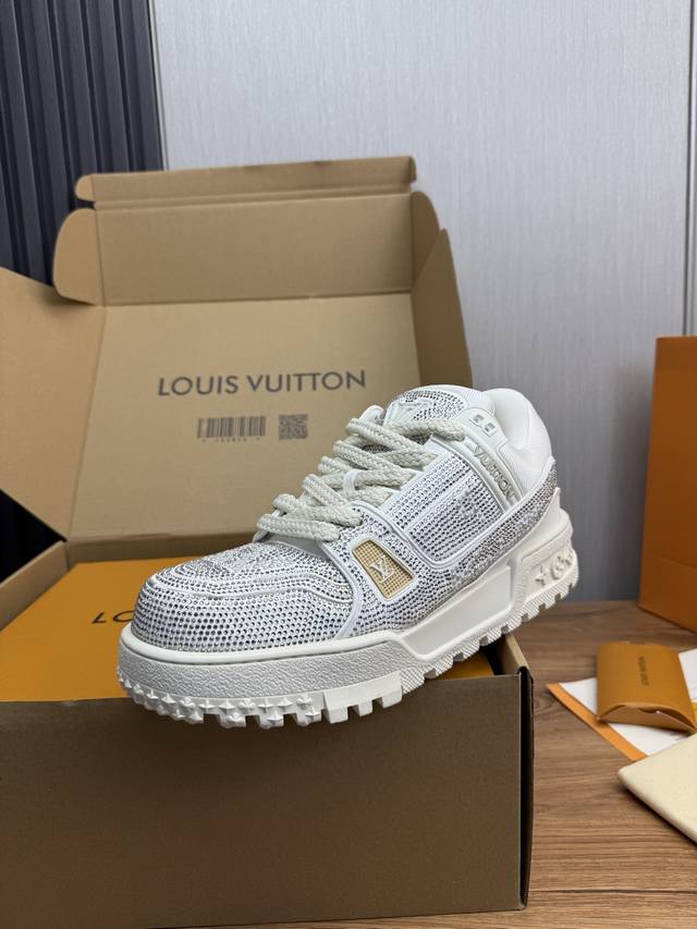 工厂P价 顶级品质 配飞机盒 Louis Vuiton 路易威登 新款 Lv Trainer系列板鞋篮球鞋休闲运动鞋 此款Lv Trainer运动鞋是由设计师V
