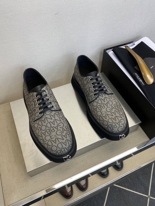 D&*G 顶尖工艺品 时尚走秀乐福鞋 正码：39一44， 5一10 ： 同步发售！货！顶级手工艺 超轻盈化泡组合鞋！面：刺绣印花尼龙 超强质感、手感 ，内里：进
