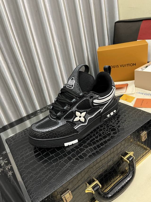 出厂价Pp： Louis Vuitton 原单 新款Lv路易威登 * 顶级版本 Lv经典潮鞋！选用进口原版牛皮 水染牛皮内里.原版耐磨橡胶组合大底！高品质精品！