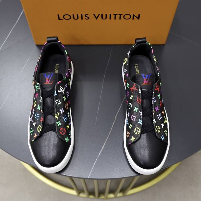 品牌：Lv路易威登 标准码：38-44 等级：官网同款 材料：原厂皮料拼接 舒适羊皮内里 轻便耐磨大底 款式类别：男士时尚休闲鞋 跑步 运动鞋 尊贵奢侈品大牌元