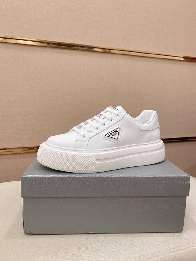 工厂P价 高版本 高品质新款Prada 普拉达 专柜同步上市， 新款男鞋、面料精选头层牛皮面料。内里 进口牛皮内里。高端开模防滑橡胶大底，精美线条、简约大气，上