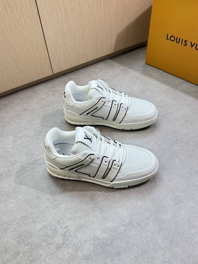 Louis Vuitton 路易威登 -高端品质 原单 休闲运动鞋 -鞋面：纳帕小牛皮、荔纹小牛皮打孔工艺、鞋身车缝品牌图腾注塑模块、鞋舌.后跟；丝印高周波品牌