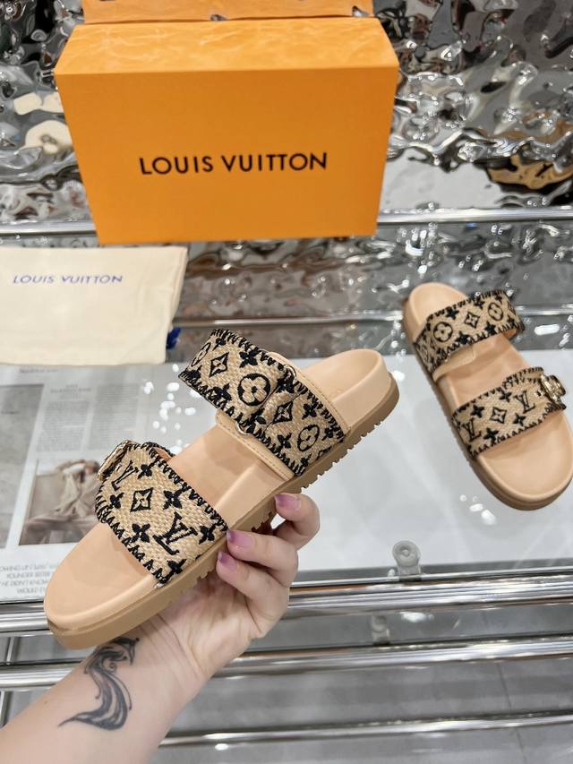 实价 Louis Vuitton路易威登春夏新款拖鞋火爆上市，1:1高级定制，秒杀一切仿品，原版开模Logo装饰，既时尚又美观，面料:刺绣，内里羊皮，精美原版鞋