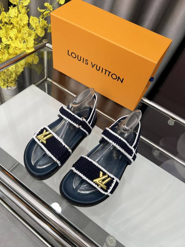 实价 Louis Vuitton路易威登春夏新款拖鞋火爆上市，1:1高级定制，秒杀一切仿品，原版开模Logo装饰，既时尚又美观，面料:精美刺绣，内里羊皮，精美原