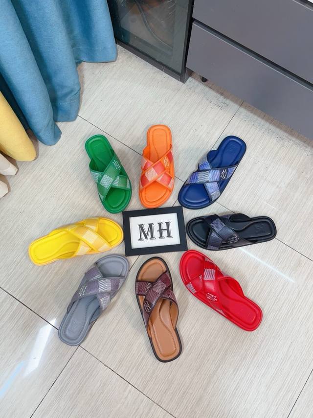 Lv-路易威登 新品男士拖鞋，高端精品，鞋面精致压花Logo装饰，精细做工，鞋底超软，休闲宽松舒适型，夏季必入哦！ Size：38-44
