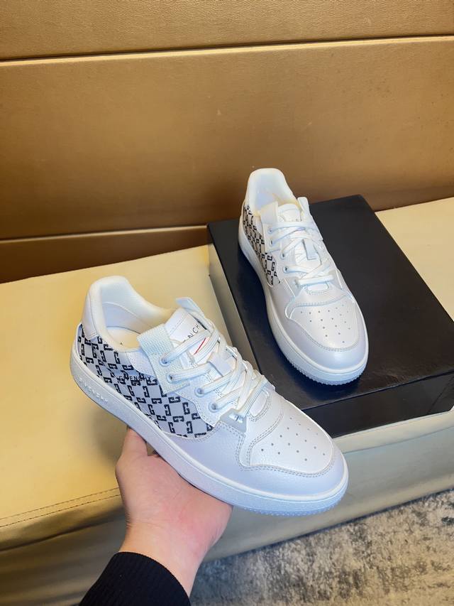 Givenchy 纪梵希 -高端品质 原单 -鞋面；纳帕小牛皮、反绒小牛皮、鞋身丝印品牌Logo -内里：品牌网帆布，垫脚；水染牛皮 -大底：超轻Tpr 橡胶;