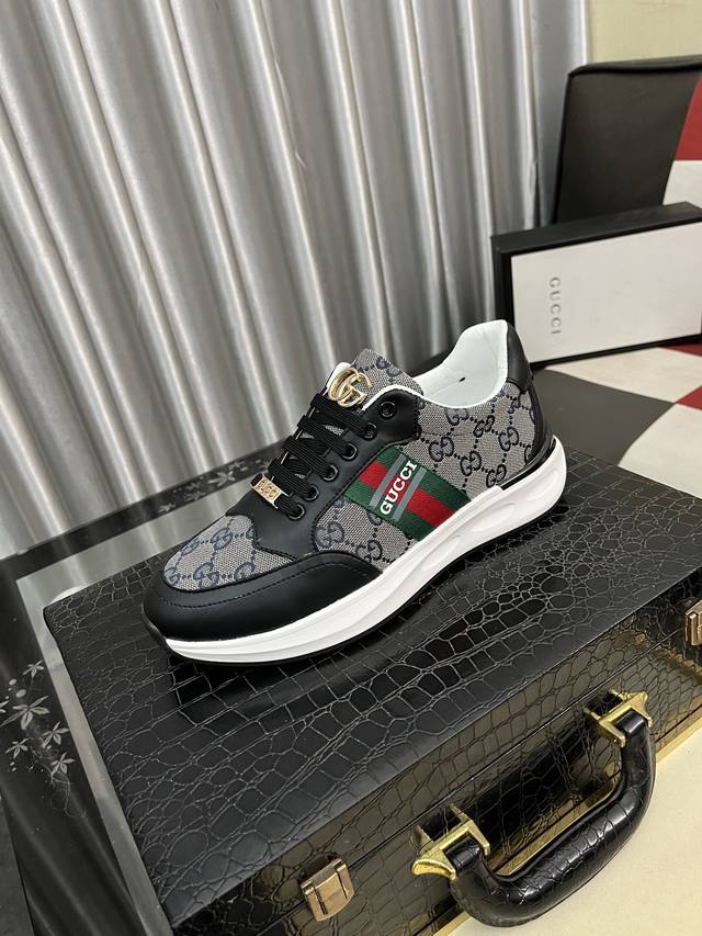 出厂价Pp： 古奇Gucci 最新爆款休闲鞋，顶端品牌 奢侈～代购，顶级～质量。专柜同卖产品 面料原版压纹小牛皮 舒适的羊皮内里 ，码数：38-44