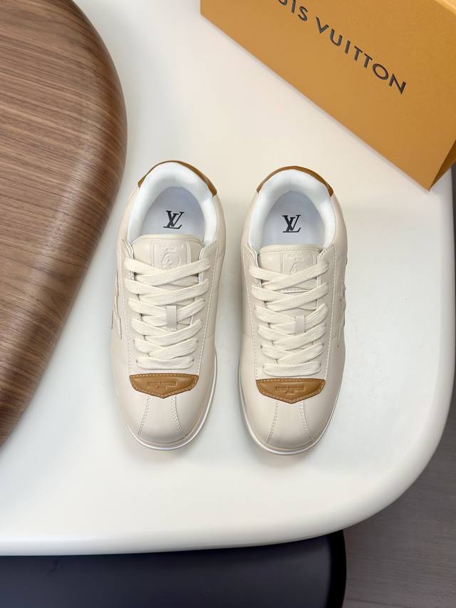 工厂P直销 全套包装顶级版本 Lv-路易威登-经典走秀新款 原版1：1开发复刻！！上脚非常舒适 奢侈用料，做工精细，中底印有欧洲制造英文字母 鞋面由意大利进口小