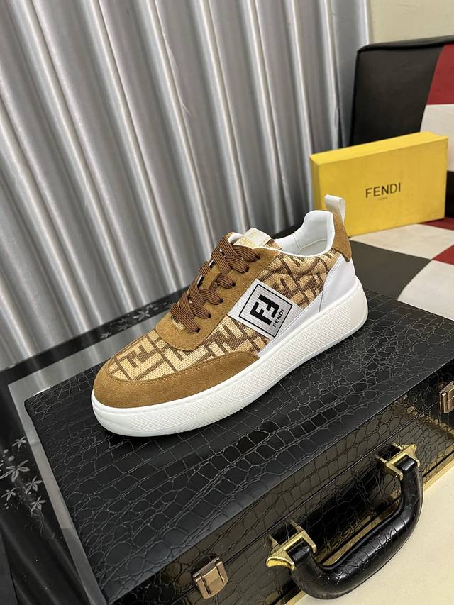 出厂价Pp： Fendi 芬迪 -高端品质 原单休闲运动鞋 -鞋面：纳帕小牛皮拼接透气网面 注塑品牌Logo塑胶模块 -内里：品牌帆布 -大底：超轻Tpr发泡