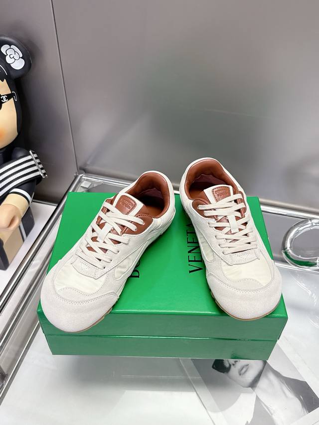 工厂P价 女装女鞋 运动原单 Bottega Veneta｜Bv葆蝶家 25Ss新款 阿甘鞋 德训运动鞋 Sneaker科技尼龙和绒面打造，灵感来自复古球鞋，全