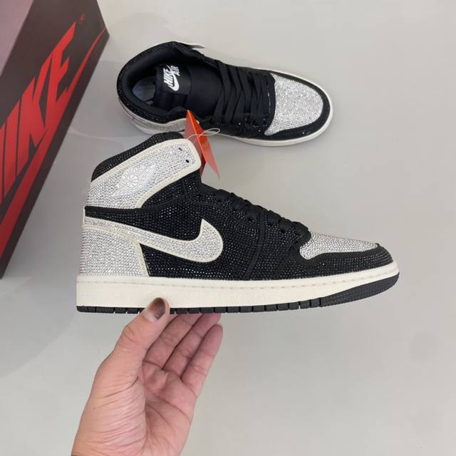 调工厂P价 男装男鞋 运动原单 顶级实拍 拒绝混卖 Atir 23耐克Air Jordan 秋冬新品｜满天星休闲球鞋 这双布满水钻的球鞋一直深受潮流爱好者的喜爱