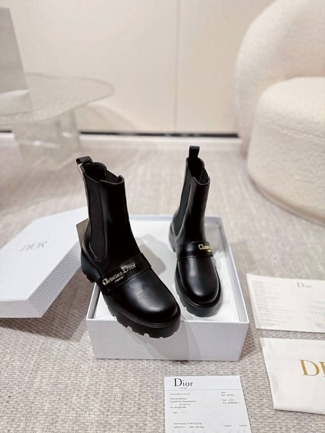 工厂P价 女装女鞋 运动原单 Dior Chrono 迪奥一脚蹬机车短靴. 高版本24Ss年度专柜新品. 原版购入. 原版开发1:1做货.. 鞋面耀眼百搭汤金C