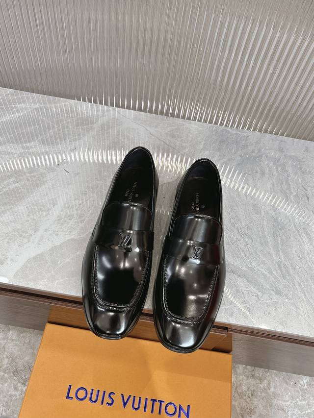 调工厂P价 男装男鞋 运动原单 Lv 原单 高品质 -代购级别 -经典方头男士正装系带皮鞋 -材质-原版进口牛皮 -内里垫脚 水染牛皮 -原版真皮大底 Size