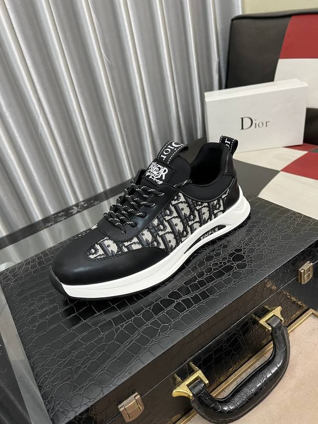 调工厂P价 男装男鞋 运动原单 Dior 2025迪奥原版系带低帮男鞋 经典款休闲鞋本款是官方主打经典款，1:1质量，原厂名师制作，采用优质牛皮配原版材料舒适透