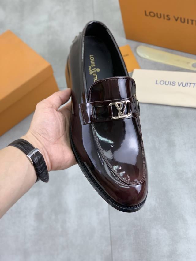 调工厂P价 男装男鞋 运动原单水染牛里 Lv路易威登商务皮鞋，釆用原版进口意大利小牛皮，全牛皮内里、专业鞋匠精心手工制，原版专供耐磨大底。标准码：39-45 5