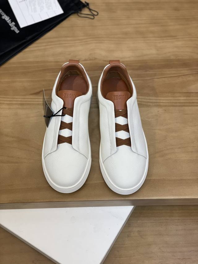商品商标：杰尼* 杰尼亚* 低帮休闲鞋 正码码数: 38-44 可订做45 商品材料：鞋面进口牛皮，羊皮内里，原版大底。