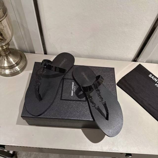 Ysl夹趾拖鞋2025新版 黑色漆皮 码数35-44 35.43.44订做 橡胶大底 真皮大底