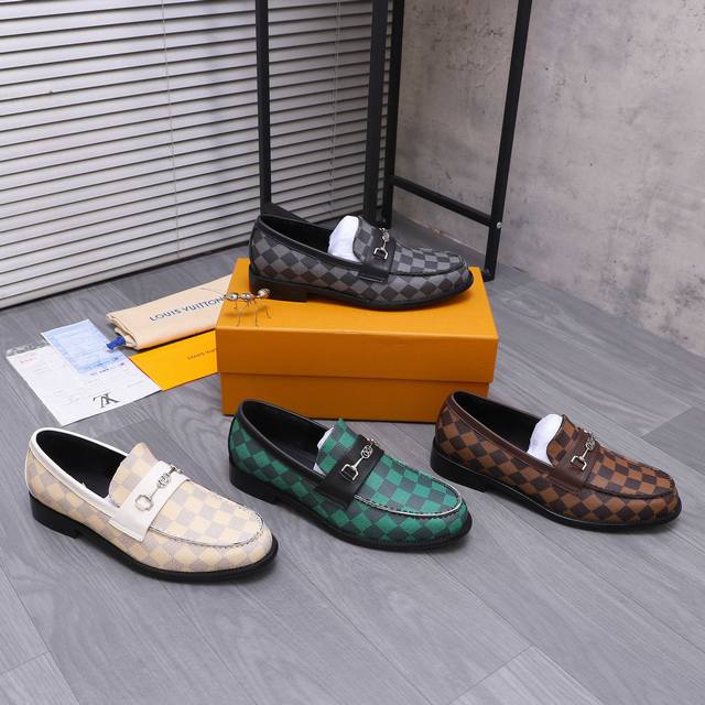 商品商标：Lv [路易威登] 商务休闲套脚皮鞋 正码.码数: 39-44 38.45定做不退换 商品材料：精选经典格纹鞋面 牛皮内里 原版大底