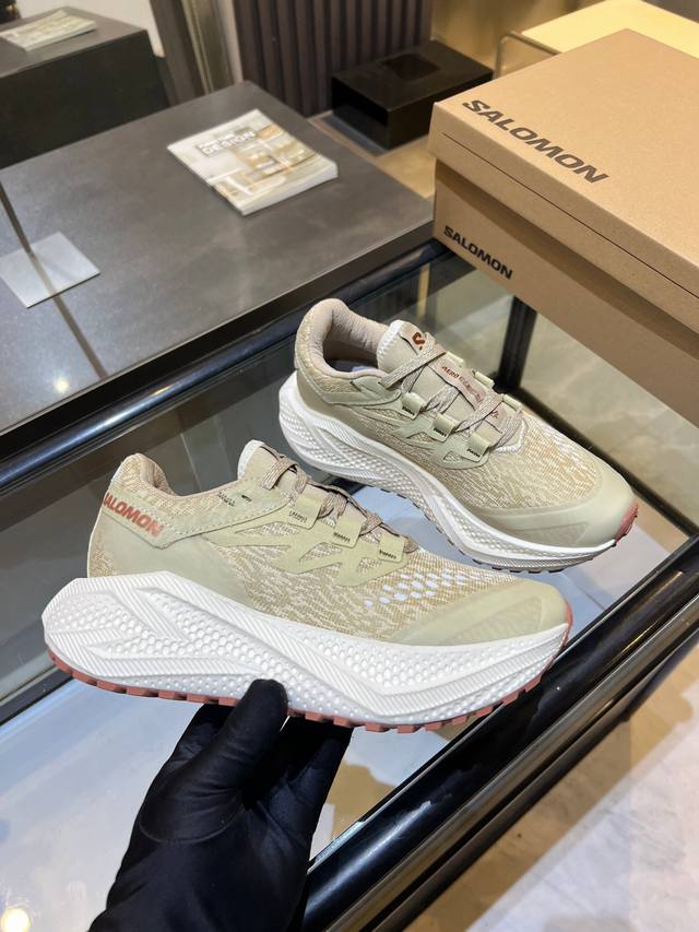 实价： Salomon 萨洛蒙 第三代 Aero Glide 3 Grvl 鞋面：Grvl版本编织更加紧密、外侧的压胶也有防污防泼水的功效、透气性很好 鞋头和中