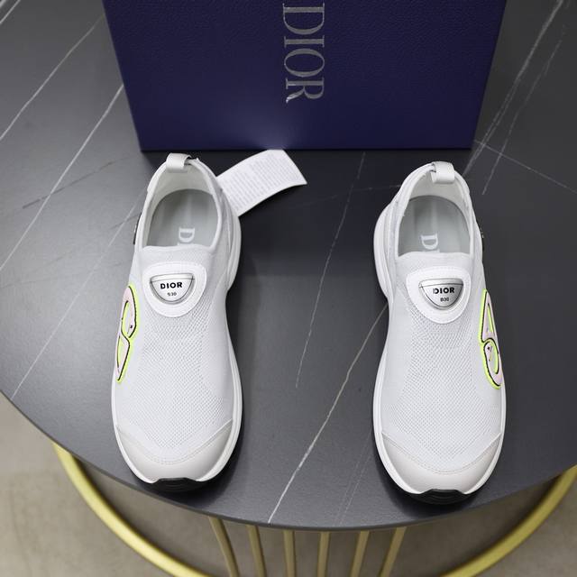 出厂价Pp： Dior 迪奥 B30最新爆款出货，原版1:1制造 面料：原版定制飞织 内里：进口透气网里 鞋底：原版开模防滑大底 Size：38-45 45定做