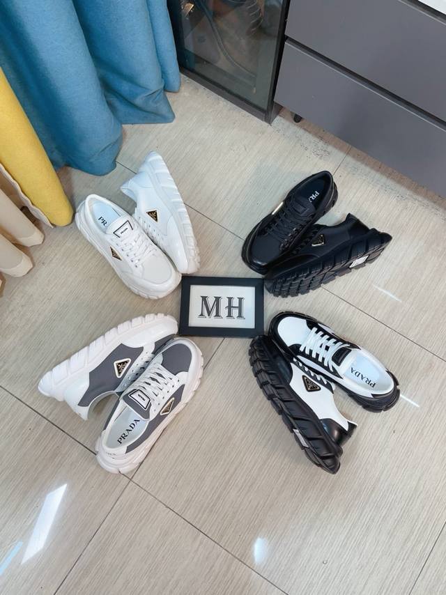 高品质新款Prada 普拉达 专柜同步上市， 新款男鞋、面料精选进口面网配滴胶工艺。进口牛皮内里。高端开模防滑橡胶大底，精美线条、简约大气，上脚舒服上挡次、休闲