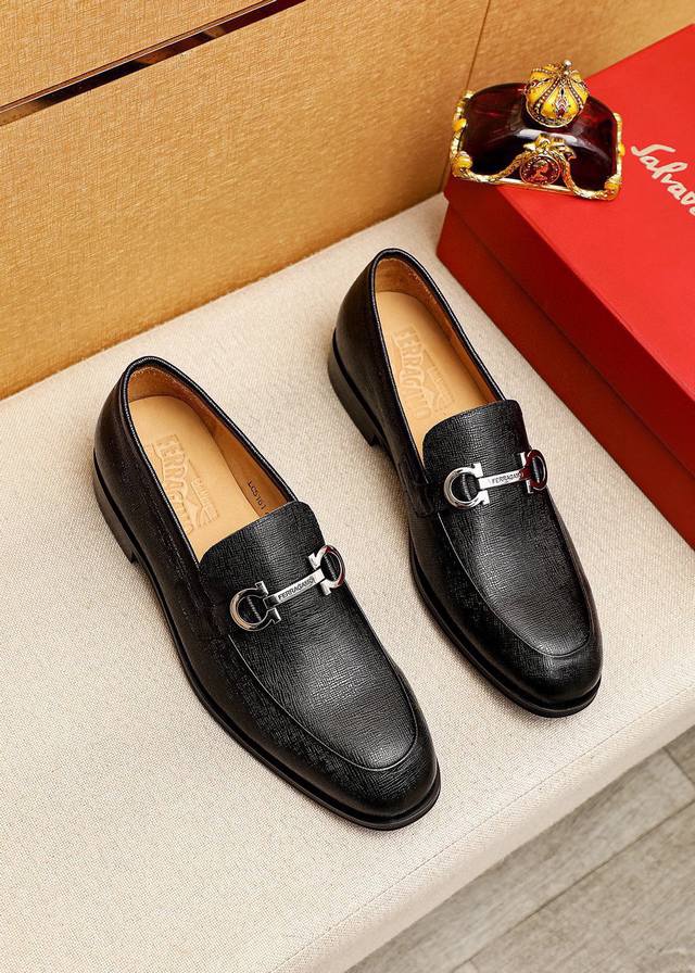 商品商标：Ferragamo 菲拉格慕 休闲皮鞋 正码码数: 38-44 45.46.47订制 商品材料：精选 进口十字纹牛皮鞋面+经典五金扣，进口水染牛皮内里