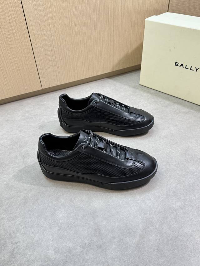 Bally 巴利 -高端品质 原单 休闲运动鞋 -鞋面：进口纳帕小牛皮、打孔小牛皮、鞋口车反工艺 -内里：水染牛皮 -大底：超轻Tpr 橡胶；成型大底 -超高品