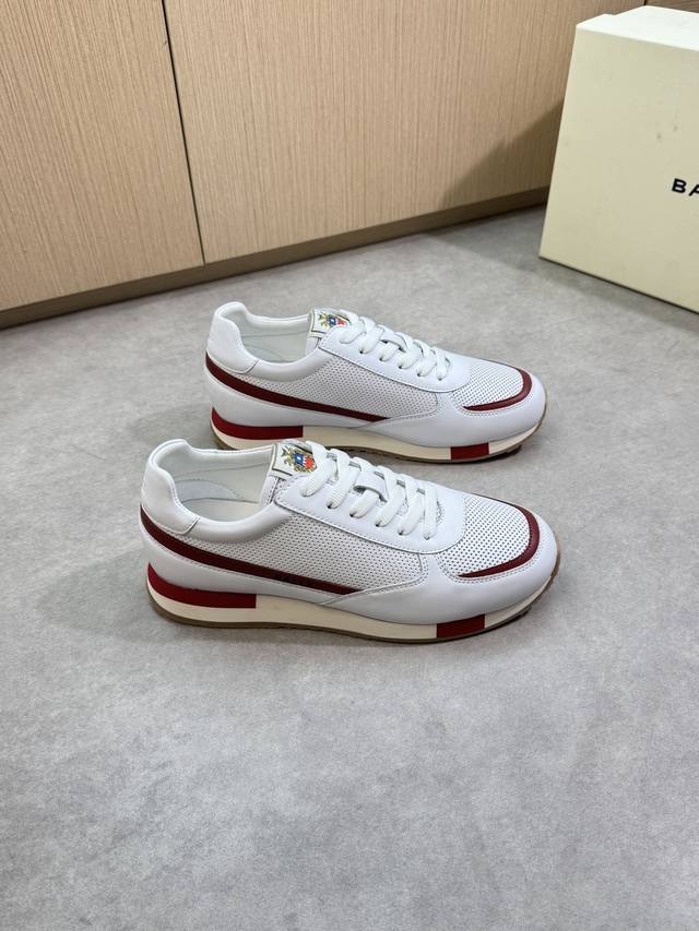 Bally 巴利 -高端品质 原单 休闲运动鞋 -鞋面：进口纳帕小牛皮、打孔小牛皮、鞋舌品牌布标、鞋身品牌织带、后跟空压品牌图腾 -内里：水染牛皮 -大底：超轻