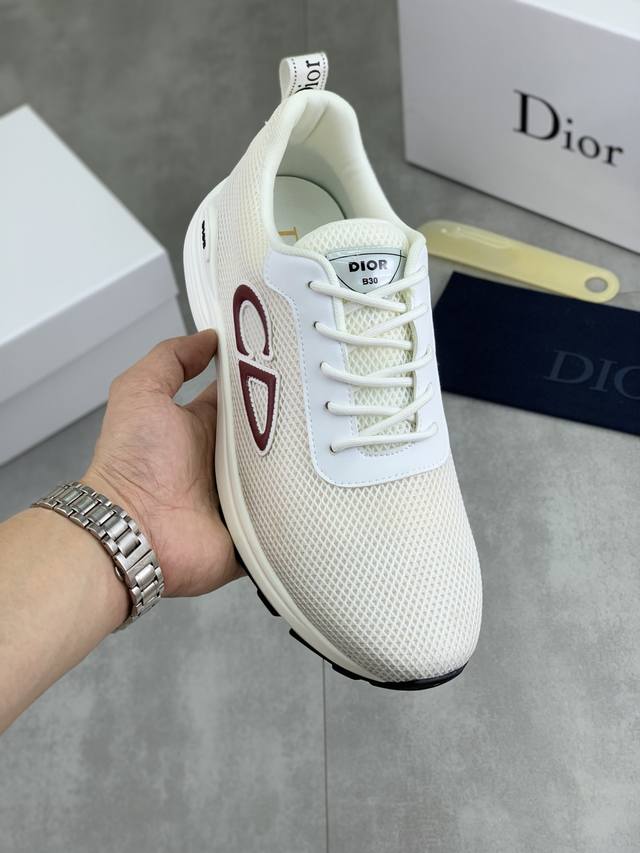 工厂P价P 实价 迪奥Dior Chrono 飞织鞋 2025新品B30系列，以白色和黑色飞织系列 两侧饰以电脑打印 Cd 标志、鞋舌上的星星补丁和鞋跟的 Di