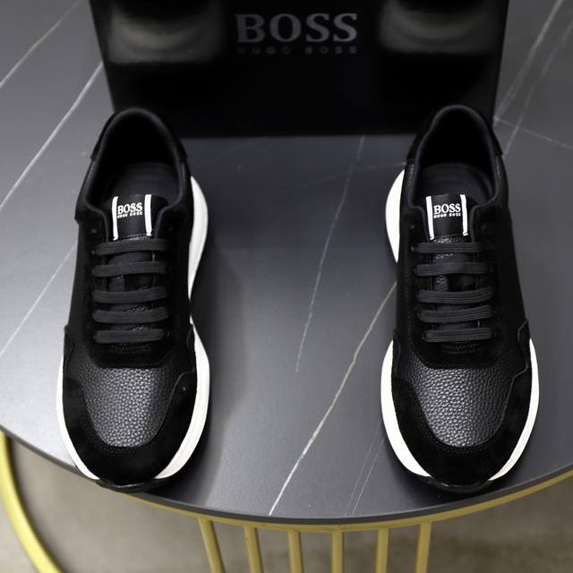 出厂价Pp： 品牌：Boss 标准码：38-44 45订做 等级：官网同款 材料：原版牛皮面 舒适透气内里 轻便柔软耐磨大底 款式类别：男士时尚休闲鞋 跑步 运