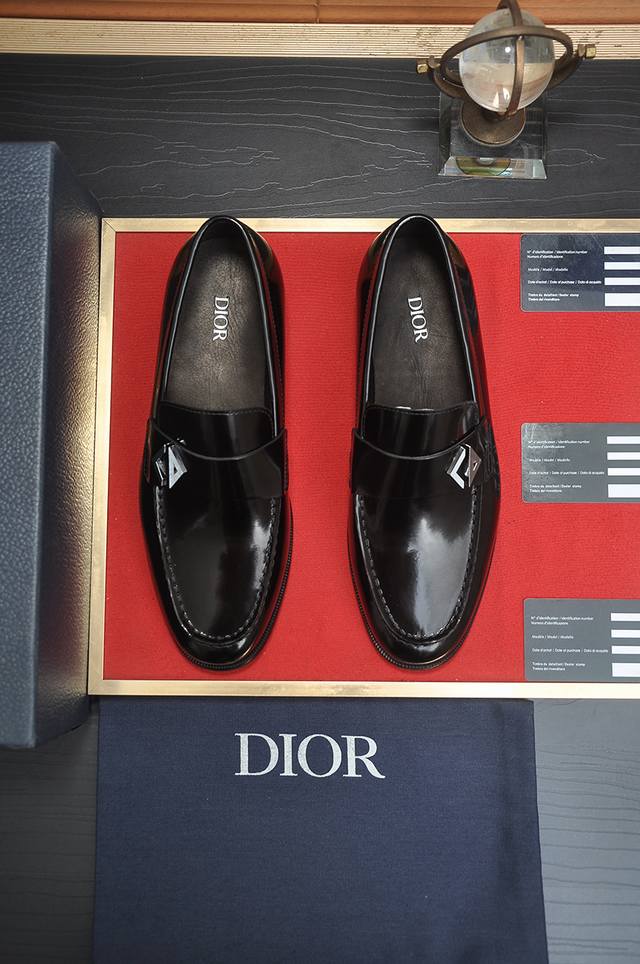 Dior 水染牛皮内里 迪奥原版1:1高品质出厂，进口原版料，进口版原牛皮，水染牛皮内里，原版Tpu大底，码数:39-44 45定制