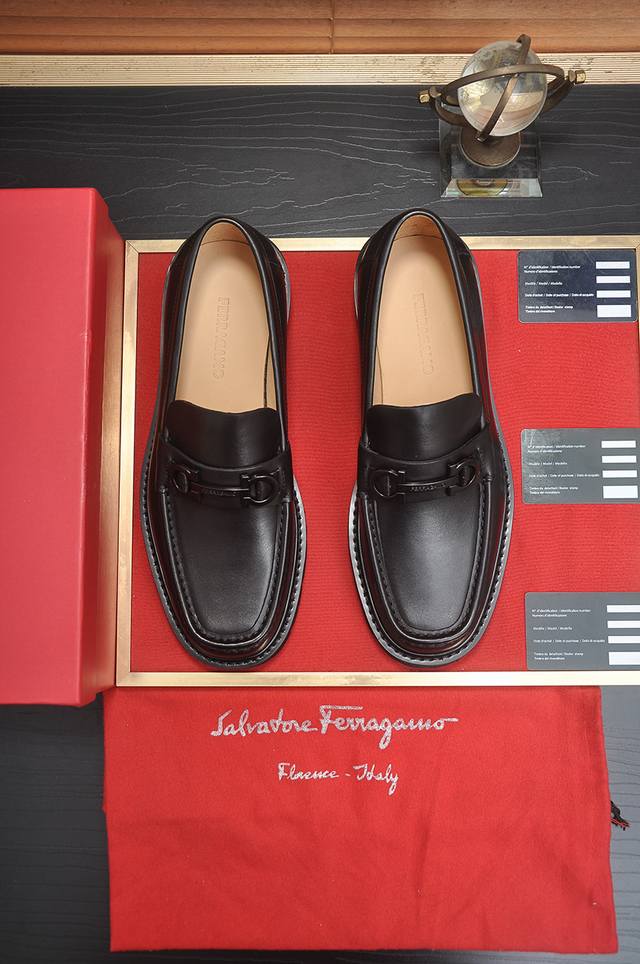 Ferragamo 菲拉格幕 专柜最新款 原版进口开边上乘牛皮+进口水染牛皮内里+原版奢华金属扣+原版组合大底 对比无压力 38--45 45定做不退换