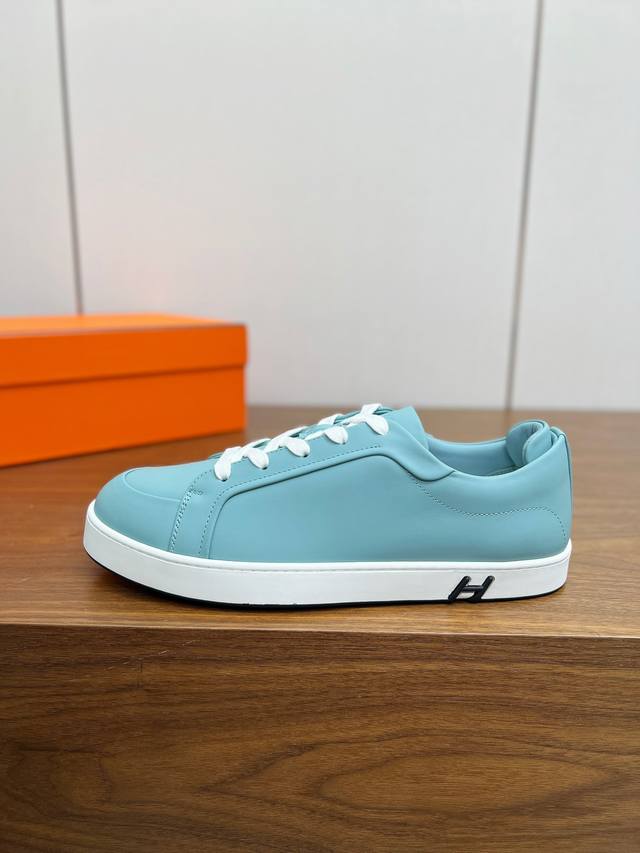 实价： 顶级版本 2025Ss HermèS 爱马仕 早春新品 Kiddy兔系带休闲运动鞋 饰有标志性“H”细节 设计简约流畅 超前时尚 简约高级 随意搭配 上