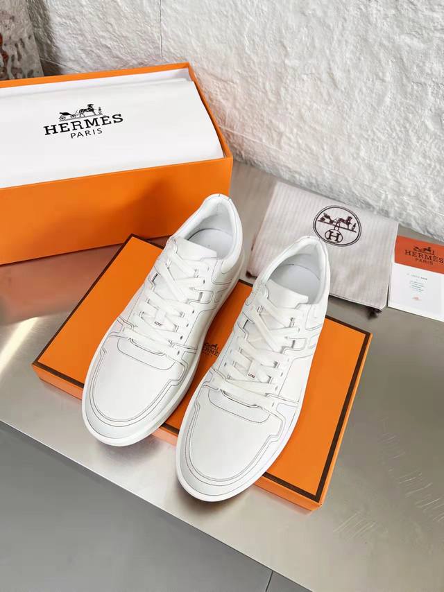 实价： 顶级版本 2025Ss HermèS 爱马仕 早春新品 拼色休闲鞋 拼色设计Mm风 超前时尚 简约高级 随意搭配 上脚非常轻便舒适 鞋面: 牛皮 内里：