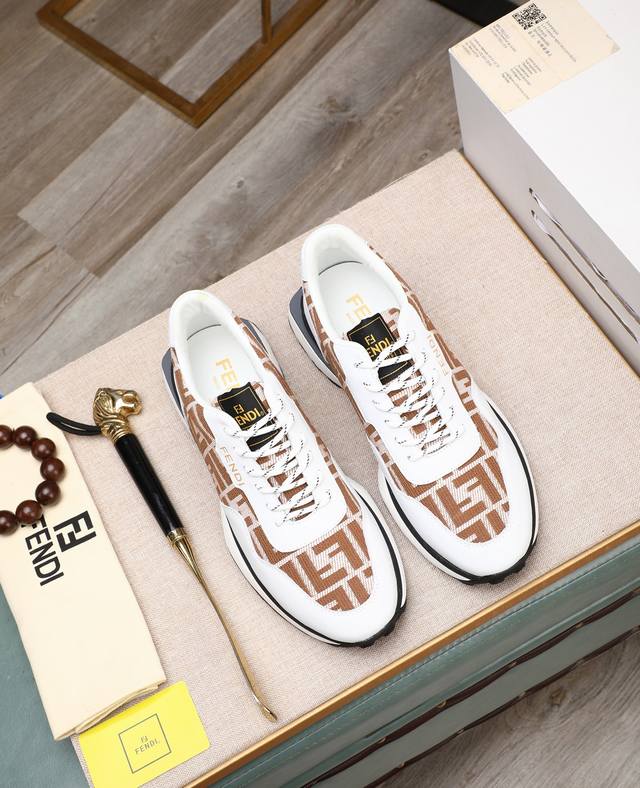 Fendi 芬迪时尚休闲男鞋原版官网1:1开模，新款抢先登场不高调却又前卫，简约低调时髦，超百搭款式原版牛皮制作猪皮内里版型上脚舒适，对任何一个小地方如此严谨，