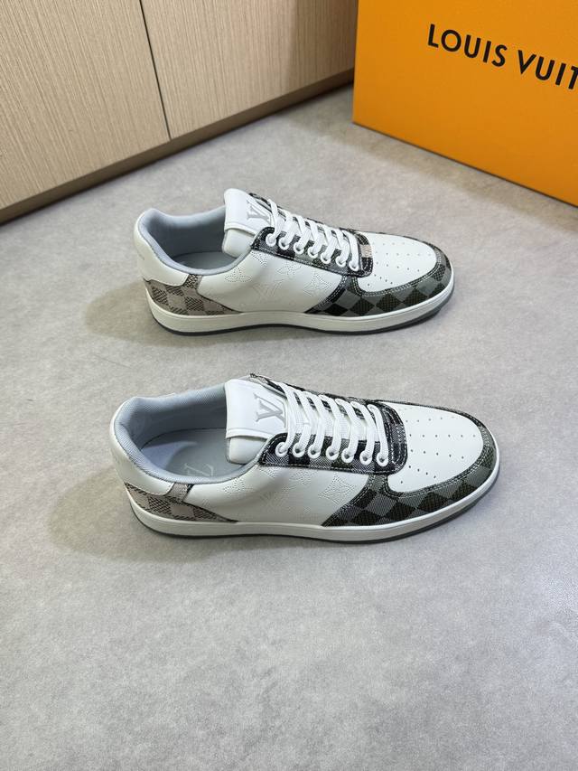Louis Vuitton 路易威登 -高端品质 原单休闲运动板鞋 -鞋面：纳帕小牛皮.激光打孔品牌图腾、品牌图腾Pvc皮料、鞋身.后跟；彩印高周波品牌Logo